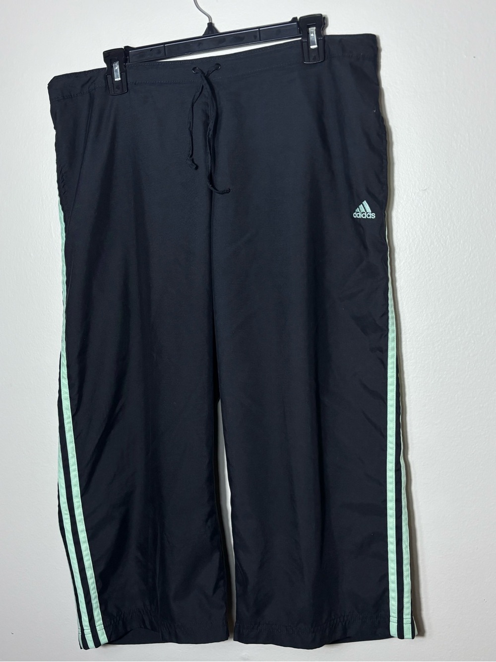 Adidas Pants Womens XL Black 3-Stripe Crop Track Elastic Waist Pockets Athletic